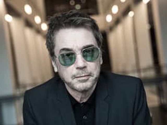 Jean-Michel Jarre oslávi 50 rokov albumu Oxygène. Klasiku elektronickej hudby vydá aj v priestorovom zvuku