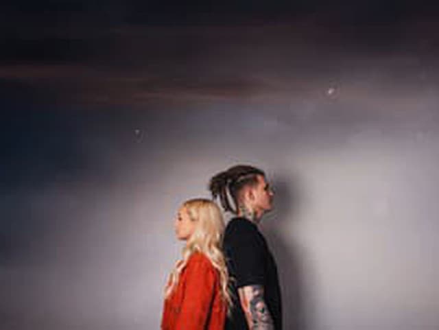 Schudla 30 kíl po tvrdých slovách z hudobného zákulisia: Emily vracia úder singlom Dokonalá