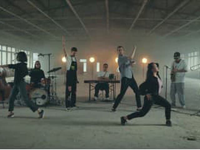 NOTA prináša Žbirkovu klasiku v novom šate: Múr našich lások ožíva v live session s tanečným triom