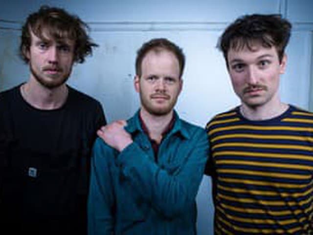 Glasgovské trio Taupe vydáva album waxing | waning: Experimentálny výkrik odporu a telepatická improvizácia