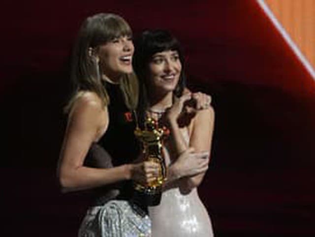 Taylor Swift predlžuje éru The Life of a Showgirl. Na Encore pridáva štyri nové skladby