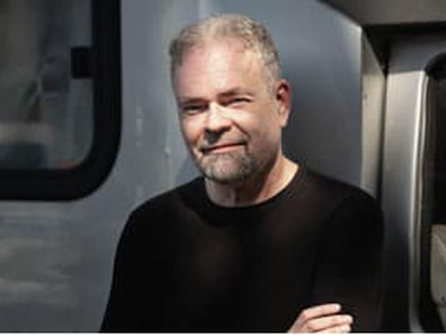 Karol Mikloš vydáva 