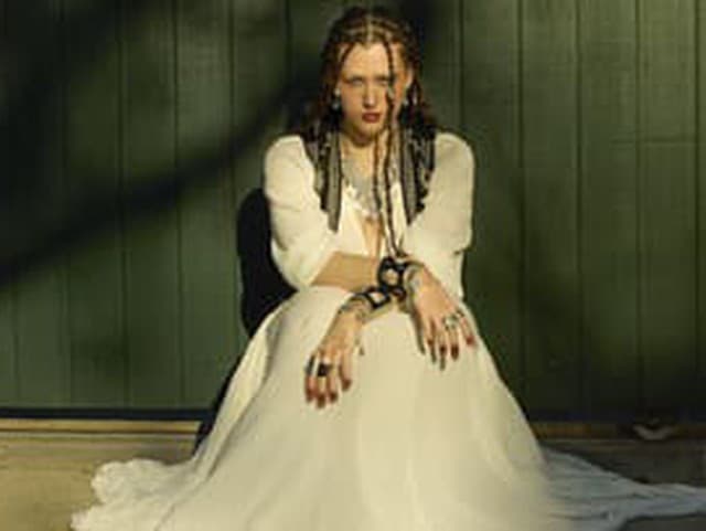 Karin Ann odkrýva krásu i bolesť prchavých medziľudských vzťahov, ktoré prináša život na cestách