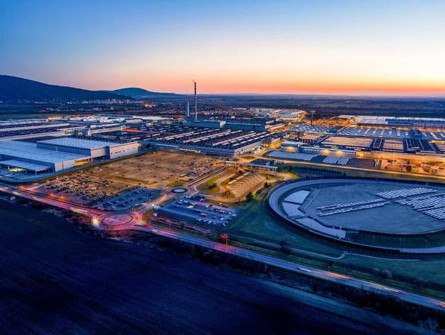Kríza vo Volkswagene: Bratislava dáva Nemcom lekciu z efektivity, no čelí politickému boju lukratívne modely