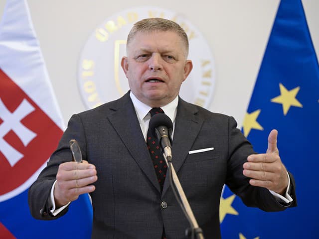 Fico varuje pred vážnymi problémami s ropou a palivami: Čaká nás náročná jeseň a zima!