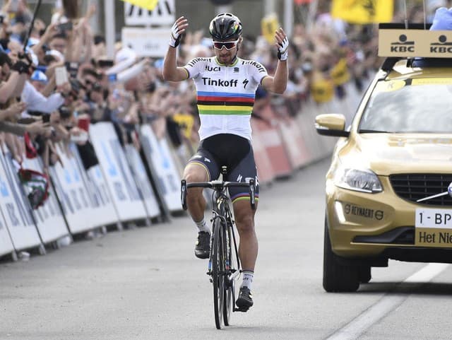 Je to rocková hviezda a toto je jeho pódium: Ako Peter Sagan ovládol stý ročník Okolo Flámska