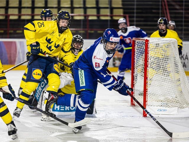 Krutá facka hneď na úvod: Slovenskí hokejisti schytali dvojciferný debakel
