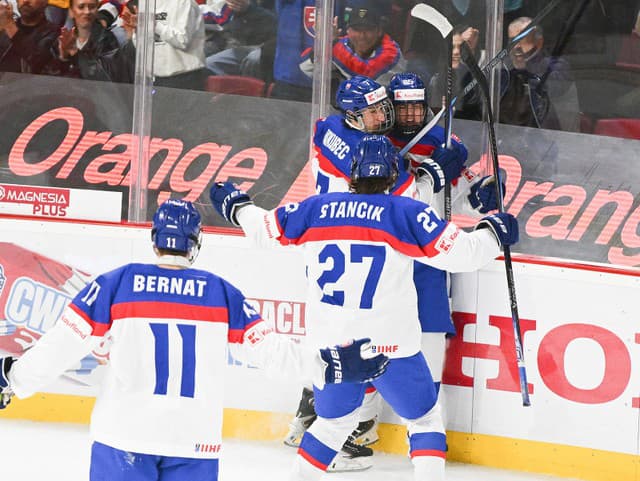 VIDEO Hokejové zemetrasenie v Trenčíne! Slovenskí mladíci šokovali svet a zrazili Kanadu na kolená