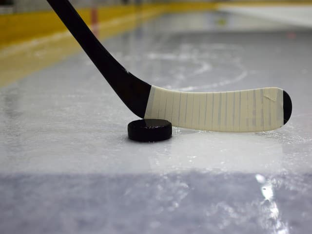 Šampionát na Slovensku oficiálne odštartoval! V úvodnom zápase Švédi deklasovali Nemcov