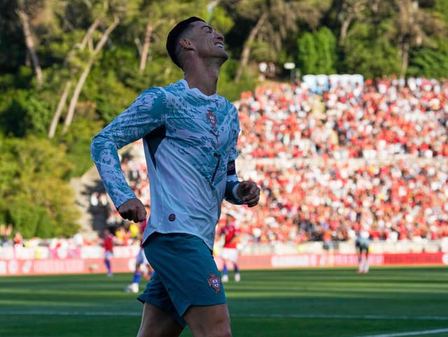 Cristiano Ronaldo sa radoval predčasne: Ďalší triumf Portugalska zariadil Bruno Fernandes