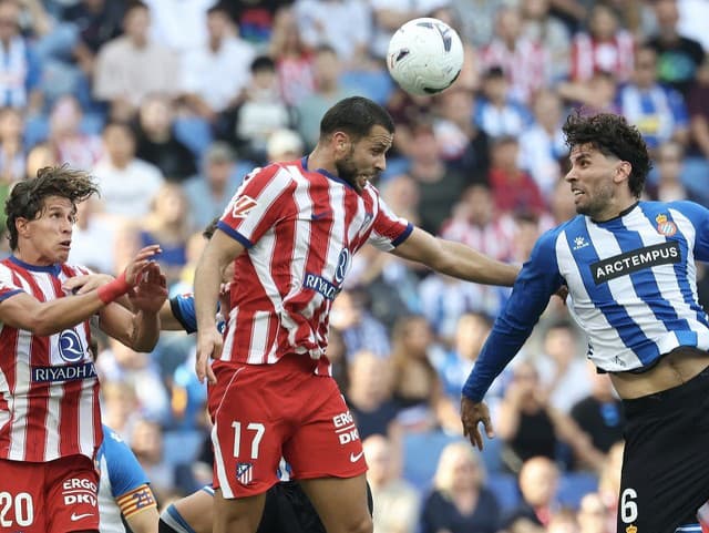 Kanonáda Barcelony a dráma Atlética: Hancko zažil infarktový záver, súper Slovana videl červenú