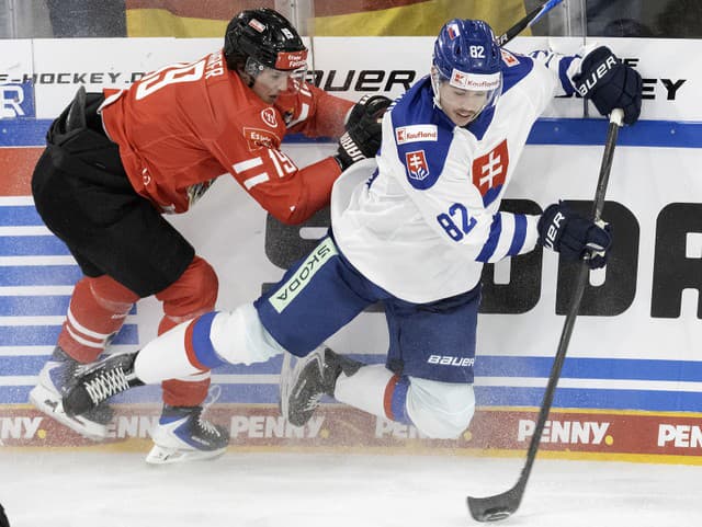 VIDEO Kamoško, toto si prehnal: Královič sa ruve o miesto v NHL, pobil sa s dvojmetrovým obrom