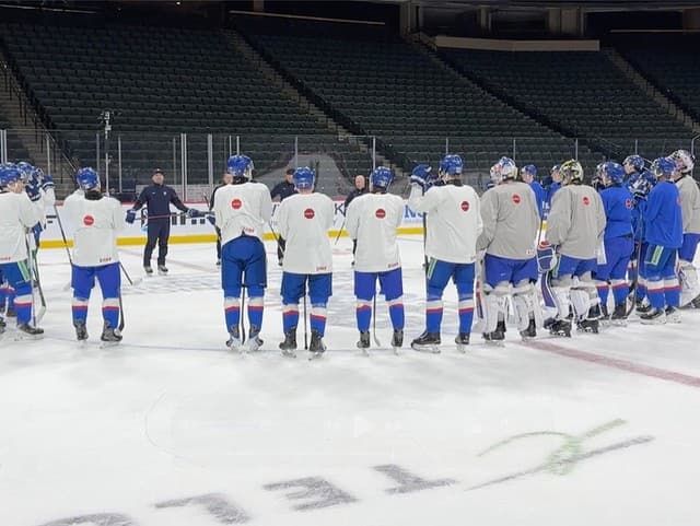 VIDEO Slováci prvýkrát na ľade v dejisku MS, Frühauf: Nie som spokojný, chlapcov to trochu šokovalo