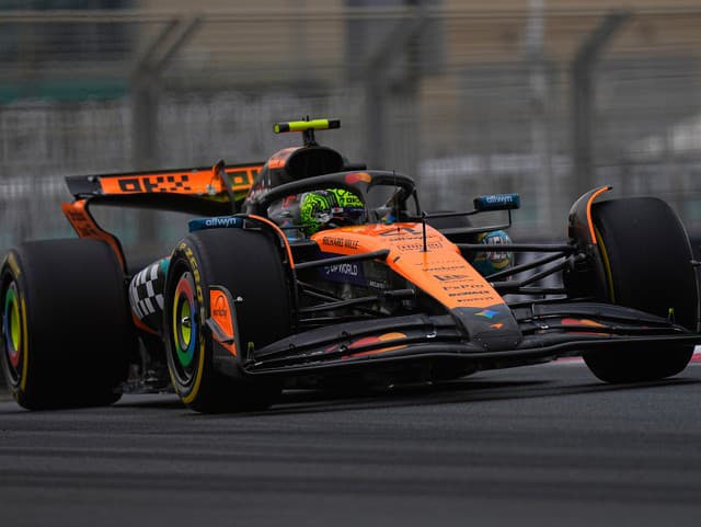 Mikroskopický rozdiel medzi Norrisom a Verstappenom, Piastriho nahradil Mexičan