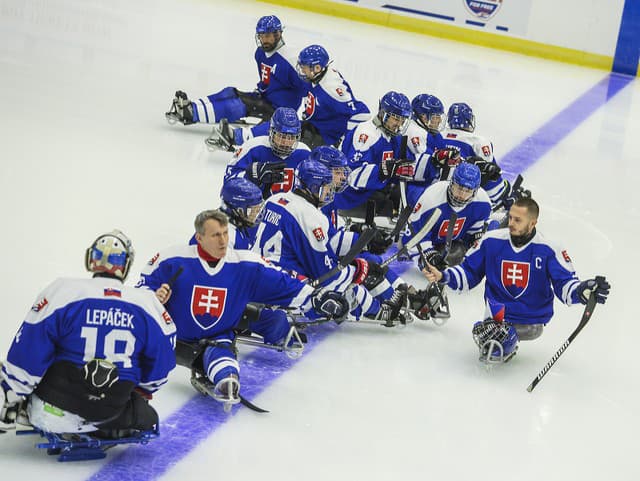 Krutá lekcia od favorita: Oslabené Slovensko v parahokejovom úvode podľahlo Kanade