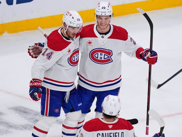 VIDEO Náprah ako z dela: Viacbodový Slafkovský gólom prispel k demolácii, Fehérváry pri vysokej prehre