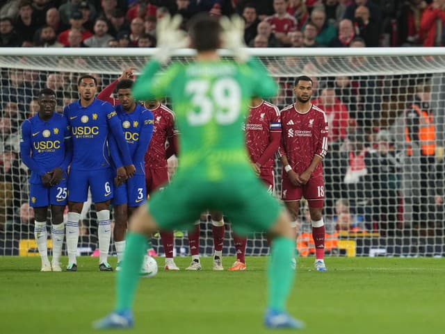 Pohárové drámy v Anglicku: Šlágre Liverpoolu s Chelsea aj City s Brightonom rozhodli až penalty