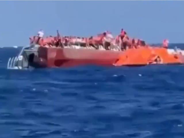 Tragédia na mori: VIDEO Trajekt sa prevrátil pri Cypre! Počet obetí stúpol, DESIVÉ zábery z paluby