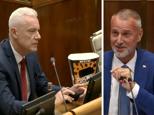 Čoraz absurdnejší parlament: Ferenčák už očakáva len divadlo, do pléna prišiel s PUKANCAMI, náklad od Kišša z PS!