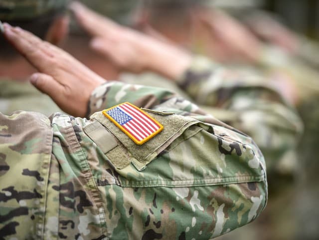 Európa je proti Rusku bezbranná: USA sťahujú ďalších vojakov! Americkú armádu vyčerpala vojna v Iráne