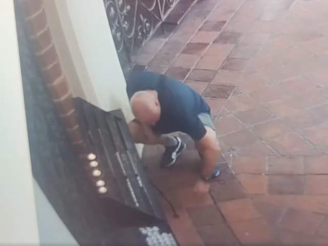 Bezočivá krádež priamo počas omše: Zlodej vyčíňal v katedrále pre pár drobných, farnosť ukázala jeho tvár!