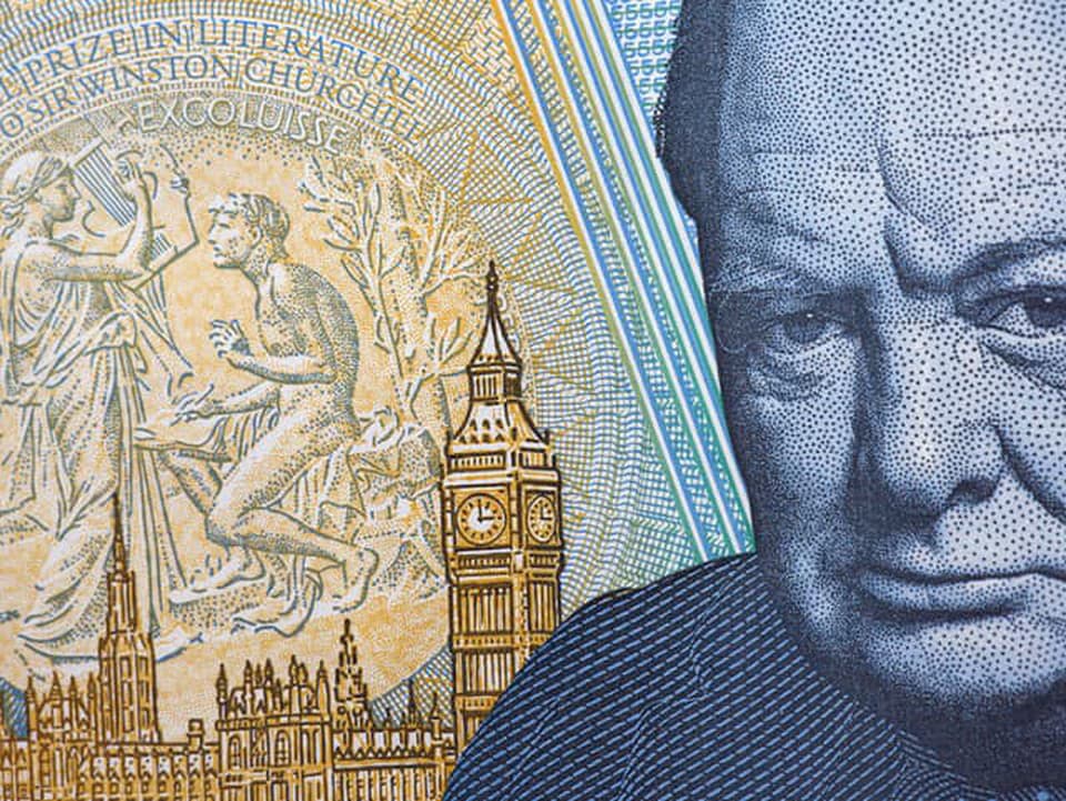 Britské bankovky zmenia podobu: Churchilla môže nahradiť čmeliak či kuna