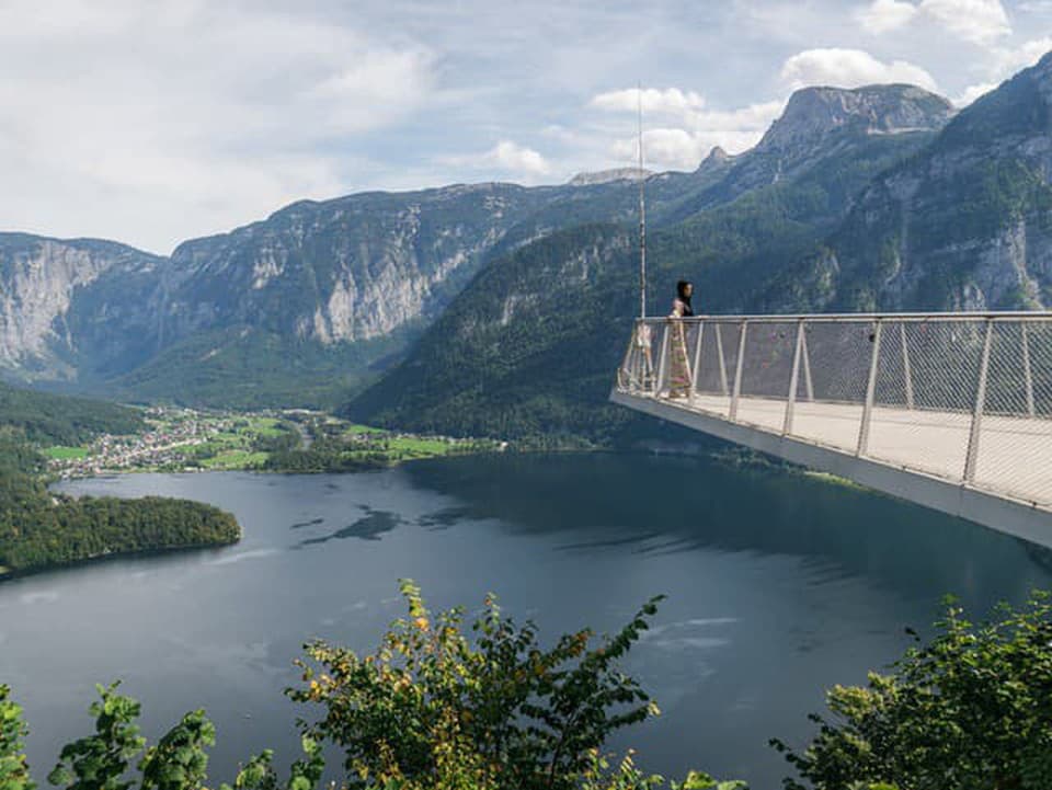 Tento výhľad z rakúskych Álp vás dostane: Plošina visí 360 metrov nad rozprávkovou dedinou