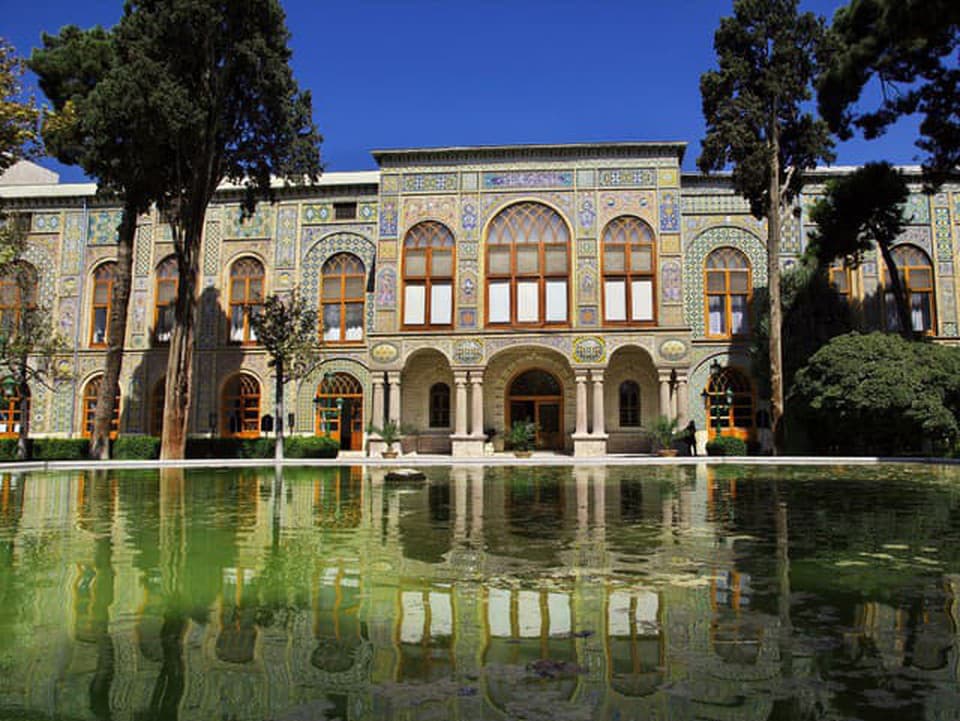 Dar od kráľovnej Viktórie a mramorový trón: Čo skrýva najkrajší palác v Iráne?