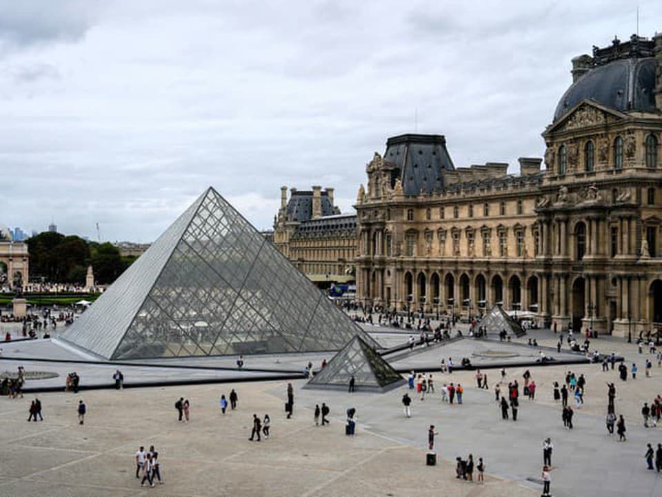 Louvre zdvihne vstupné takmer o polovicu, Európania majú výnimku