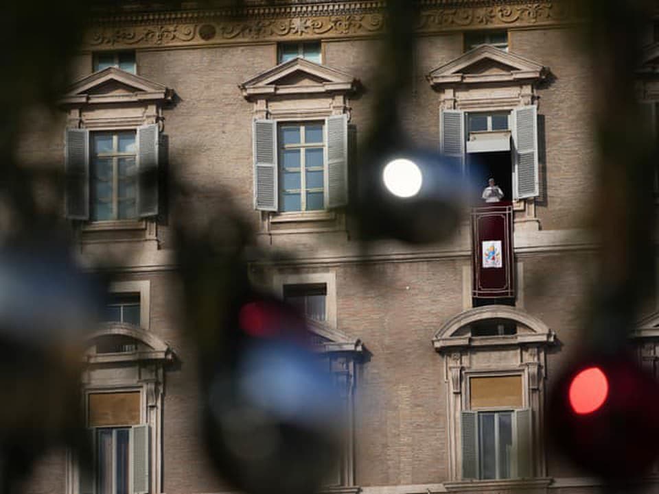 Pápež musel vysťahovať kardinálov: Z cirkevného penziónu bude luxusný hotel