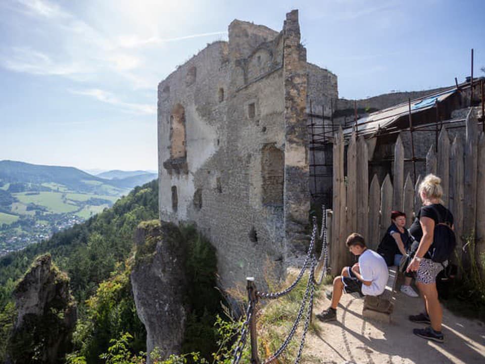 Päť magických hradných zrúcanín na Slovensku, ktoré musíte navštíviť ešte toto leto