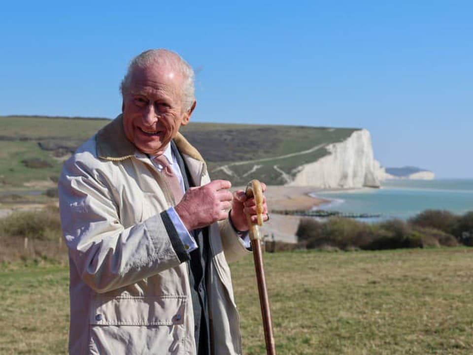 Anglicko buduje pozdĺž pobrežia chodník kráľa Karola III., má byť najdlhší na svete
