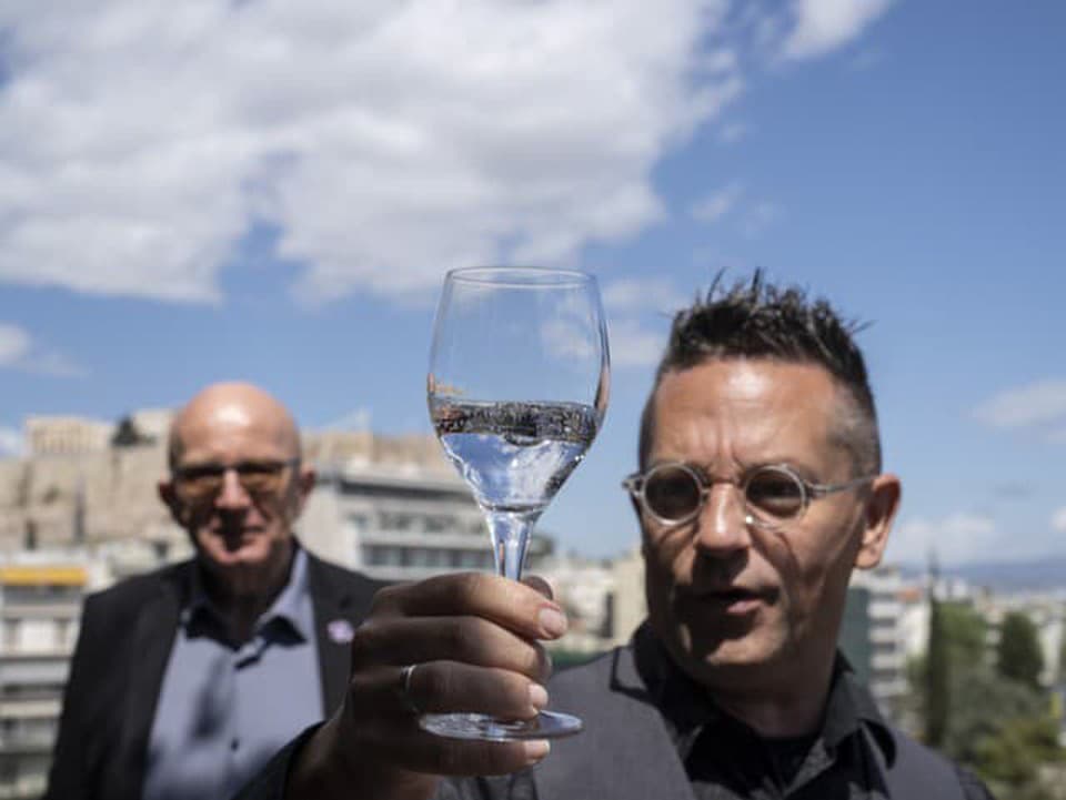 Súd rozhodol: Hotely v Taliansku nemajú povinnosť podávať vodu z kohútika