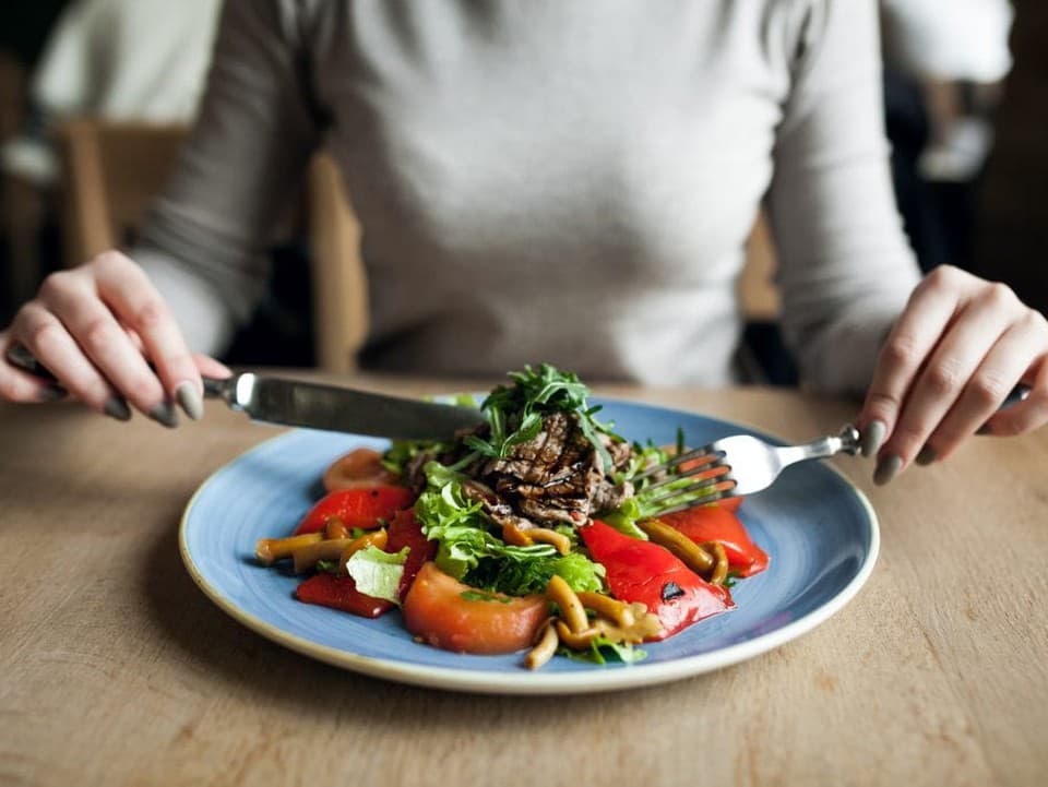 Nové zistenia o dlhovekosti prekvapili aj vedcov: Sú vo výhode mäsožravci alebo vegetariáni?