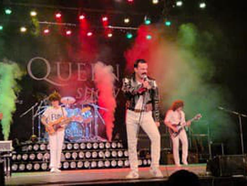 Zavrieť oči a ocitnúť sa vo Wembley. Queenshow v Bratislave stavila na každý detail