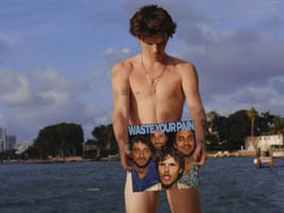 Cruz Beckham zrýchľuje tempo: singel Waste Your Pain sprevádza energický klip z turné