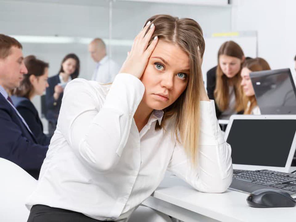 Týchto 5 kolegov vám potichu ničí kariéru. Možno s nimi sedíte v kancelárii každý deň