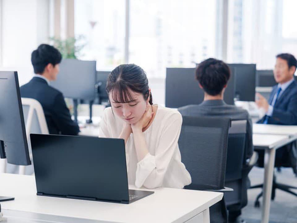 „Už nikdy karoshi“: Nová generácia Japoncov odmieta zomierať pre prácu