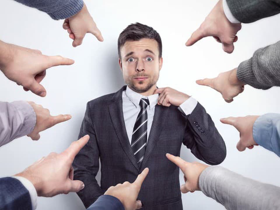 Frfloš kolega vás ničí? Naučte sa, ako prežiť pracovné dni bez stresu