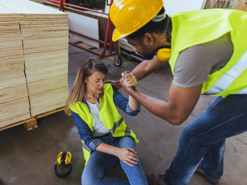 V roku 2025 evidovali tisícky pracovných úrazov: Toto je najrizikovejšia oblasť aj skupina ľudí!