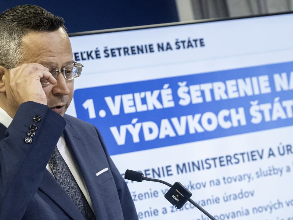 Konsolidácia naruby? Príjmy štátu klesajú, kým výdavky rastú dvojciferným tempom!