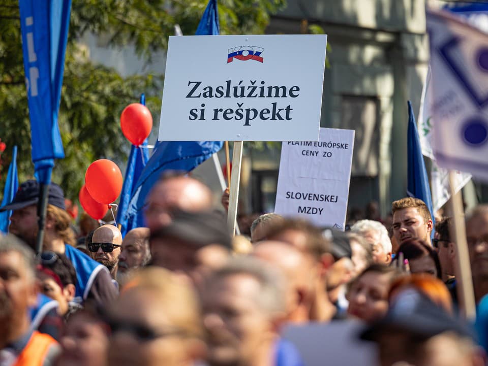 Menej oddychu a nižšie príjmy: Odborári ostro kritizujú rušenie voľných dní a toto odkazujú vláde!