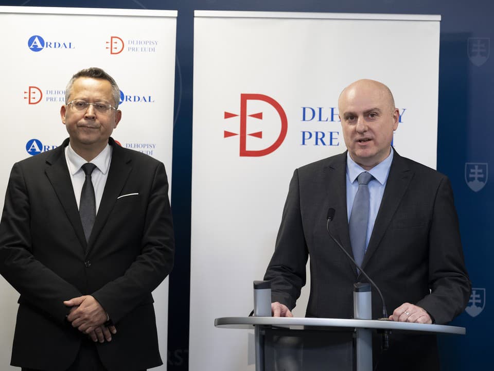 Ošiaľ z vlaňajška sa nekoná: Záujem o dlhopisy pre ľudí postupne upadá, stihne ich štát vôbec predať?