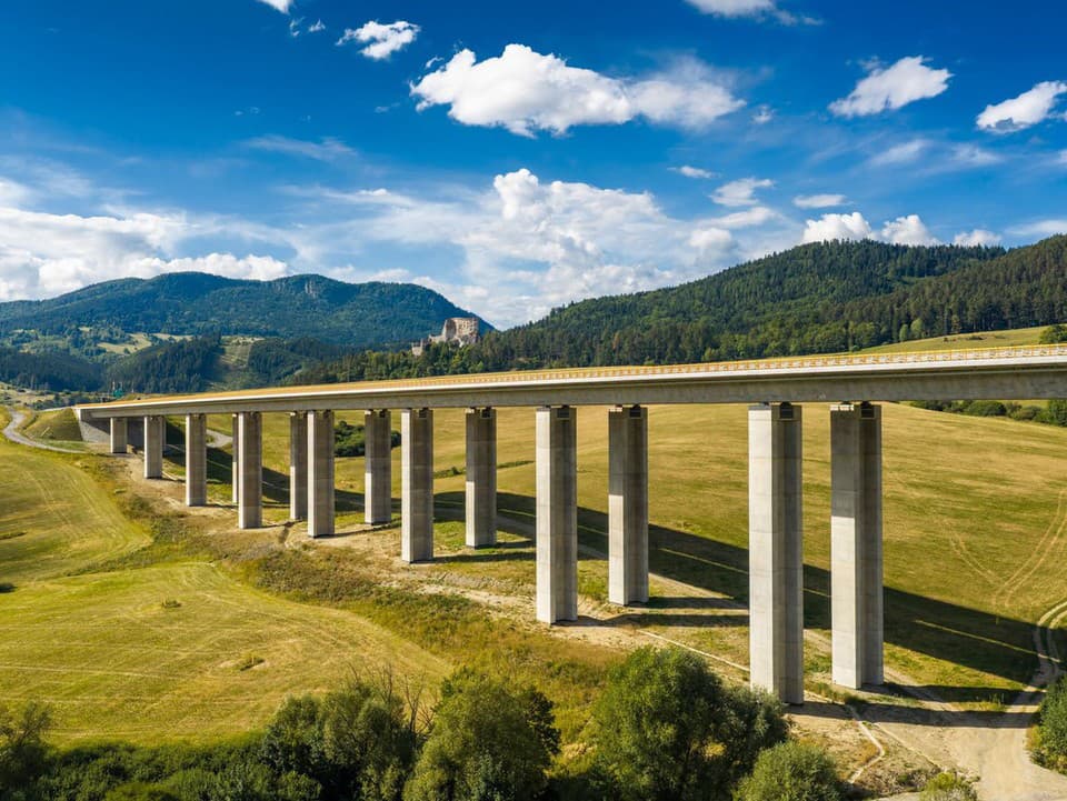 Dôležitá časť diaľnice D1 pri Ružomberku je pred otvorením: Pozrite sa, ako vyzerá dlho očakávaný úsek! (foto)
