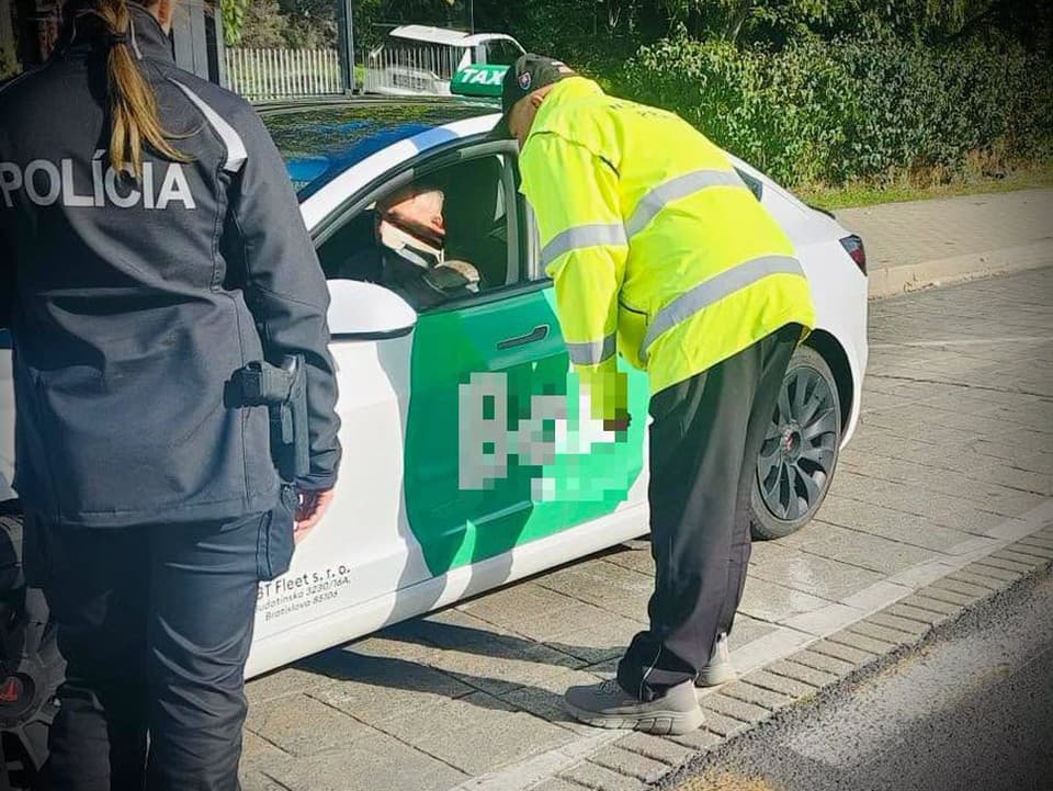 Policajti si posvietili na taxikárov po celom Slovensku: Odhalili stovky priestupkov, jeden z vodičov nafúkal! (foto)