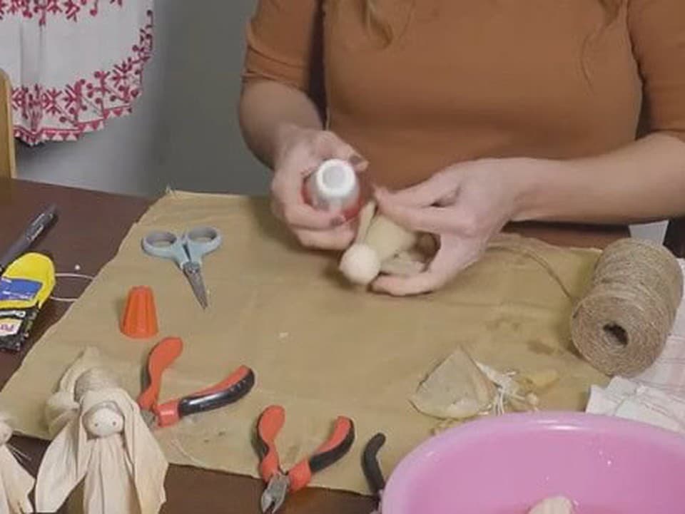 VIDEOTIP Návrat ku koreňom: Vyrobte si bábiku zo šúpolia, ktorá oživí tradície