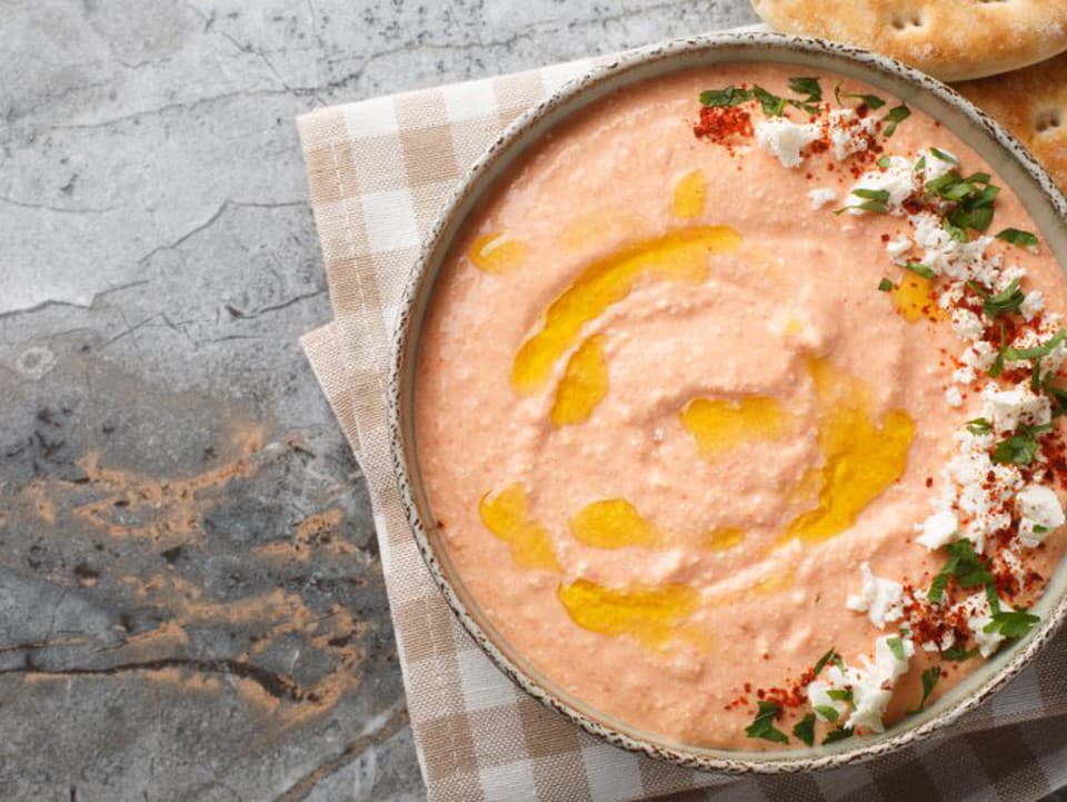 RECEPT na dnes: Zabudnite na sardinkovú – netradičná nátierka z pečenej papriky a medu vás dostane