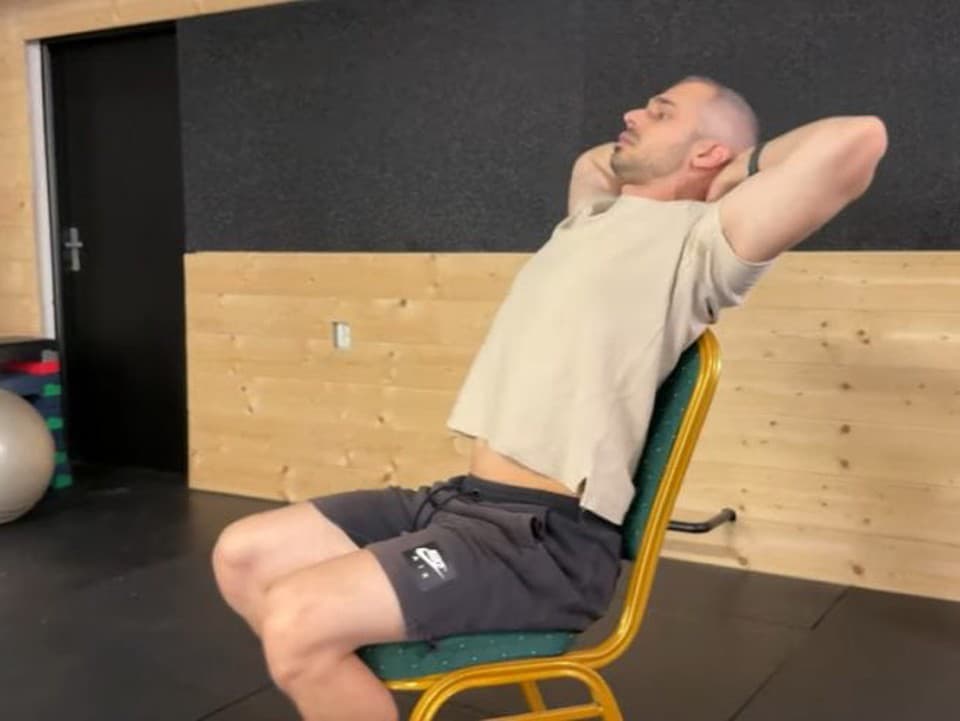 VIDEOTIP Zatočte so stuhnutým a guľatým chrbtom: Účinné cviky, ktoré trvajú len 7 minút