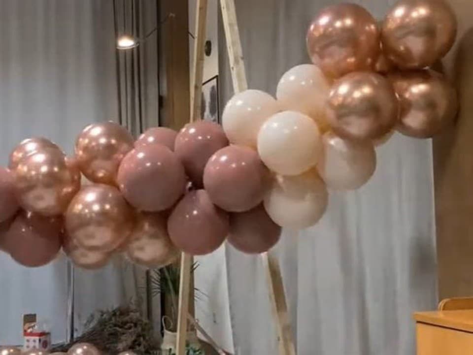VIDEOTIP Vyzerá luxusne ako od profesionála: Návod na balónovú girlandu, ktorá rozžiari každú oslavu