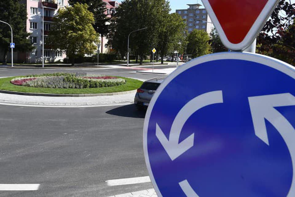 Nová okružná križovatka v Spišskom Štvrtku už slúži motoristom